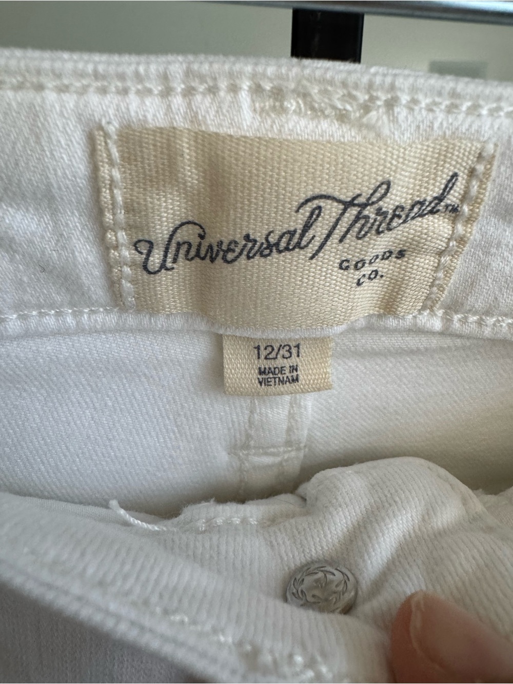 Universal Thread Sz 12/31 Women’s Jeans - Picture 5 of 8
